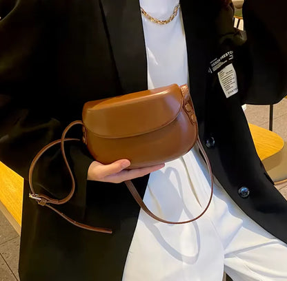 Sac à Bandoulière Rigide : Le sac tendance qui s'adapte à tout !